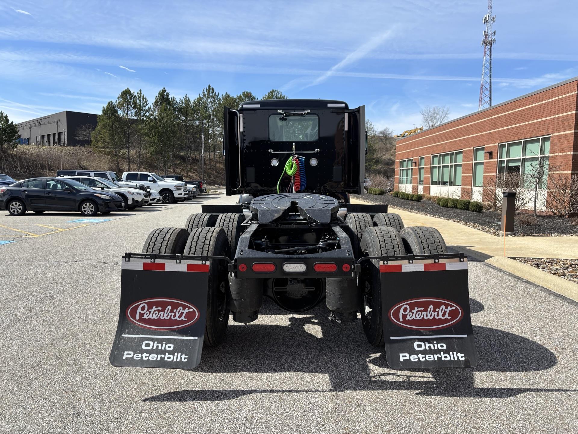2027 Peterbilt 579 - image 6