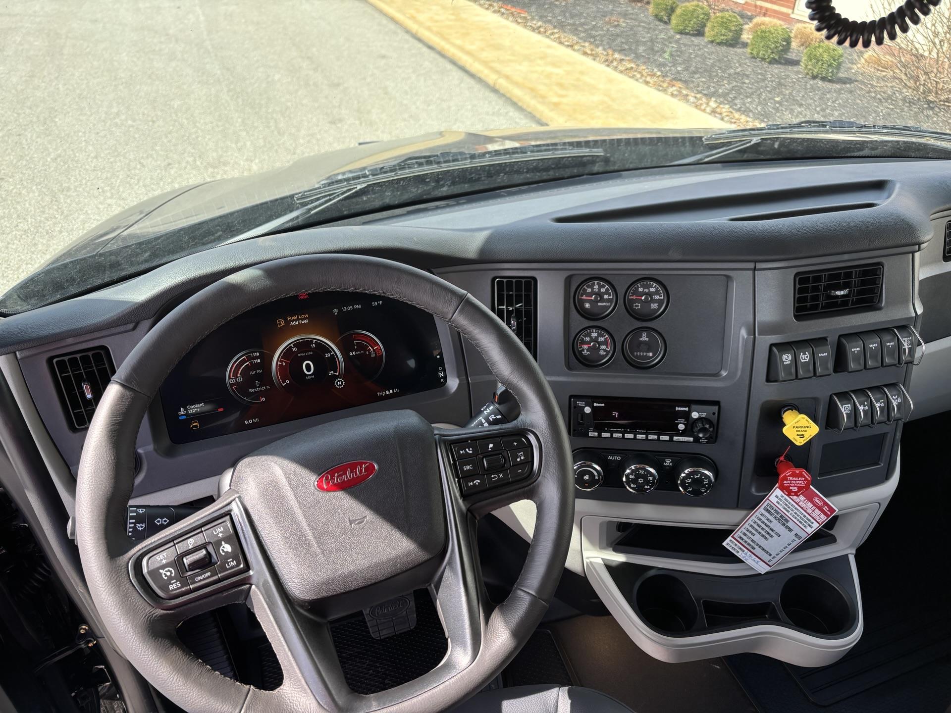 2027 Peterbilt 579 - image 8