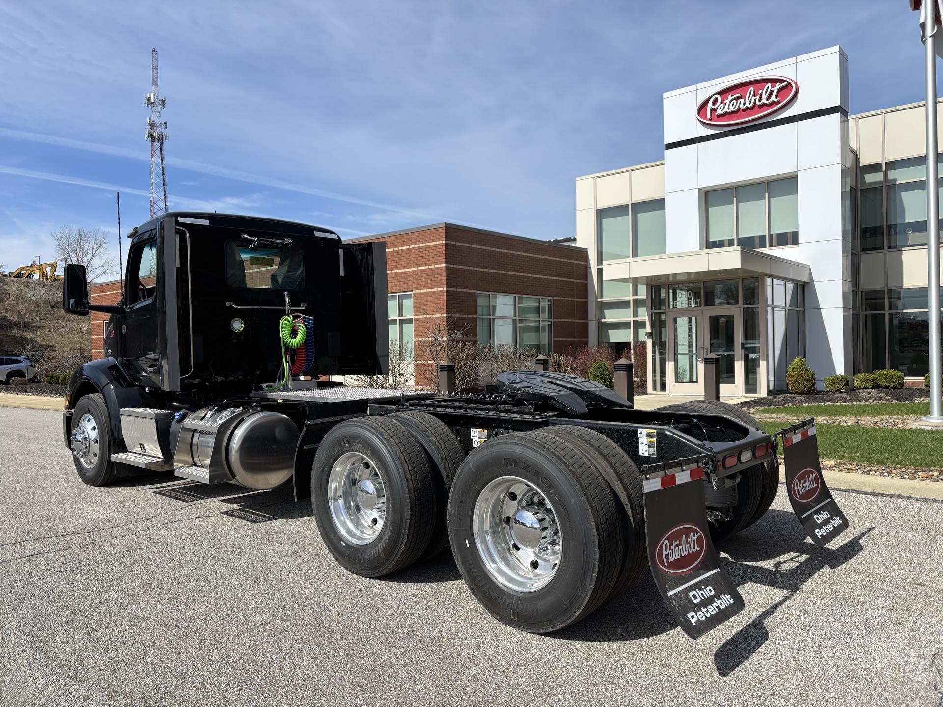 2027 Peterbilt 579 - image 7