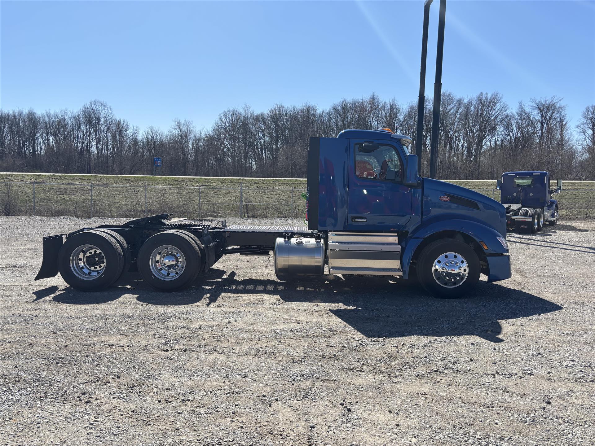 2027 Peterbilt 579 - image 3