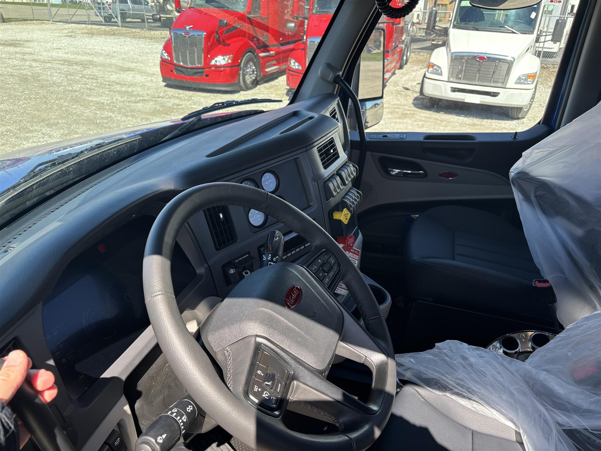 2027 Peterbilt 579 - image 6