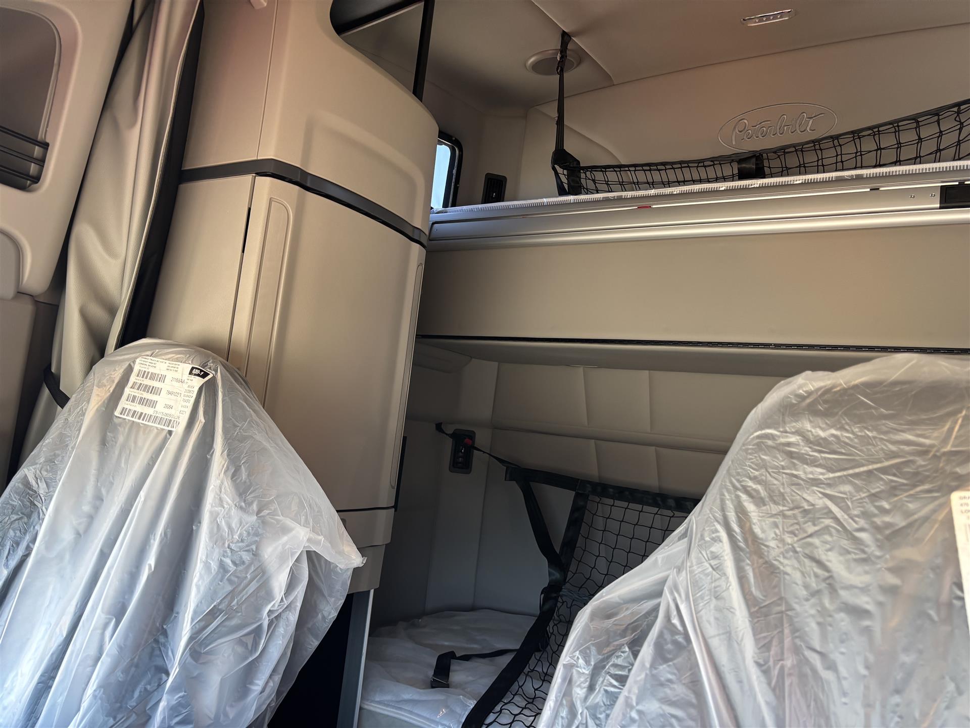 2027 Peterbilt 579 - image 8