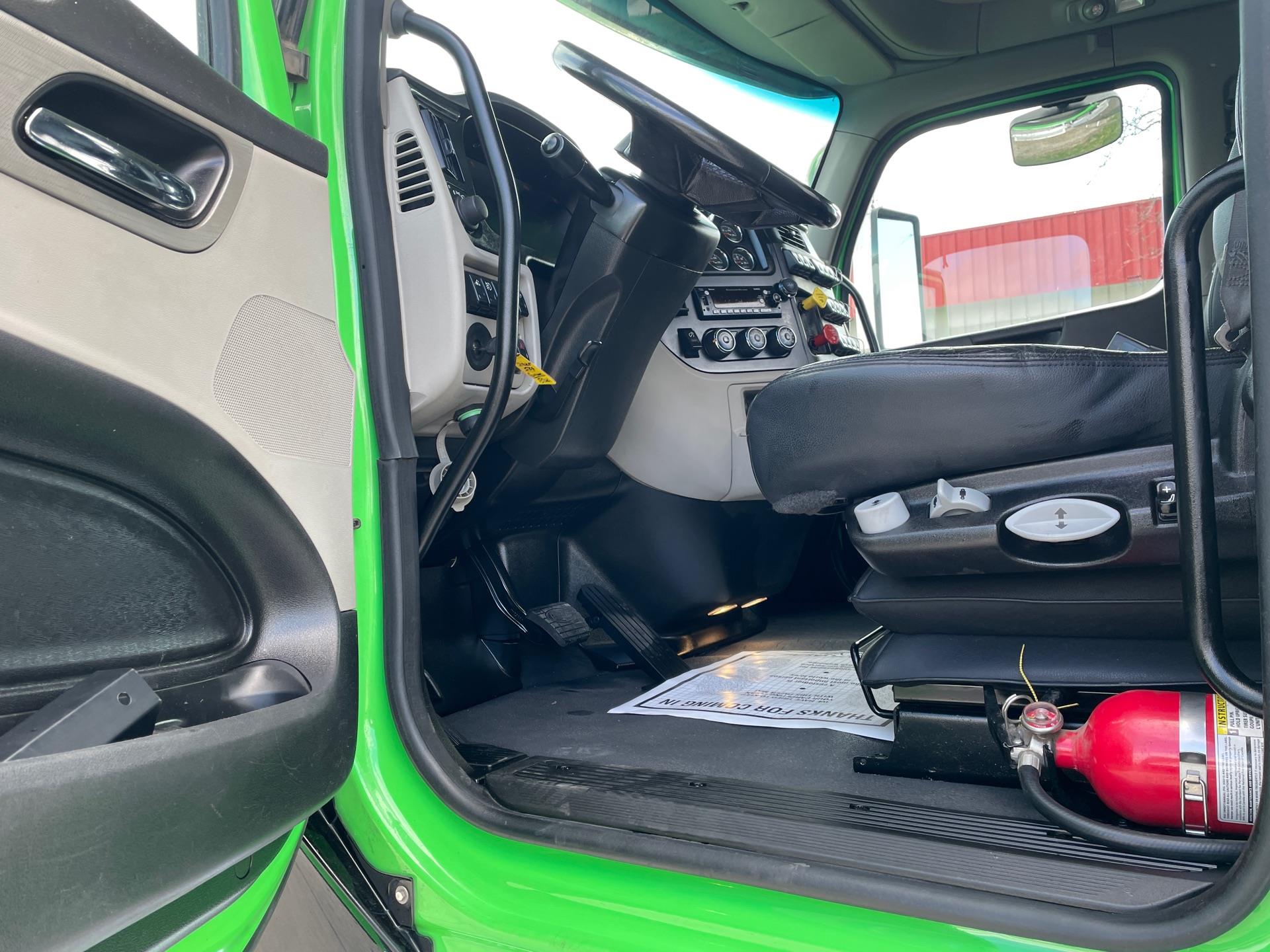 2025 Peterbilt - image 10