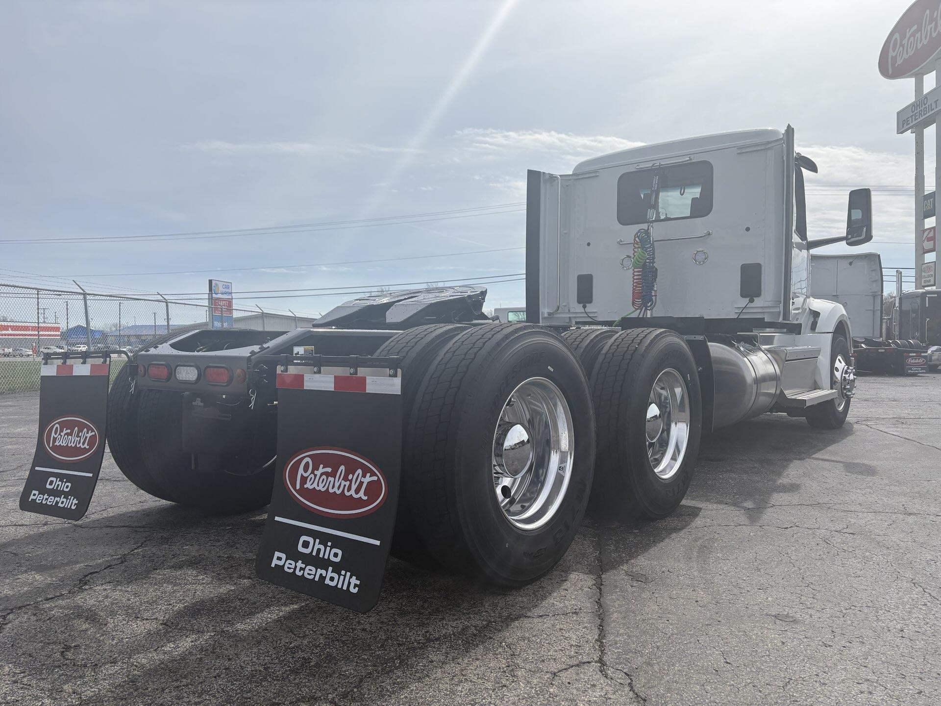 2027 Peterbilt 579 - image 6