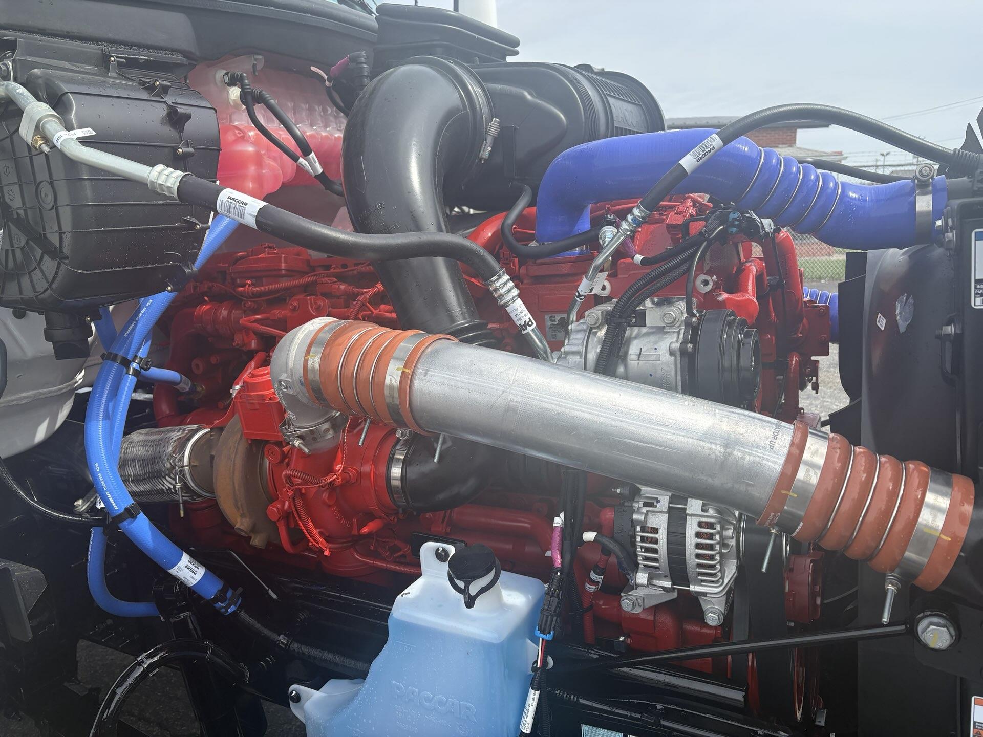 2027 Peterbilt 579 - image 9