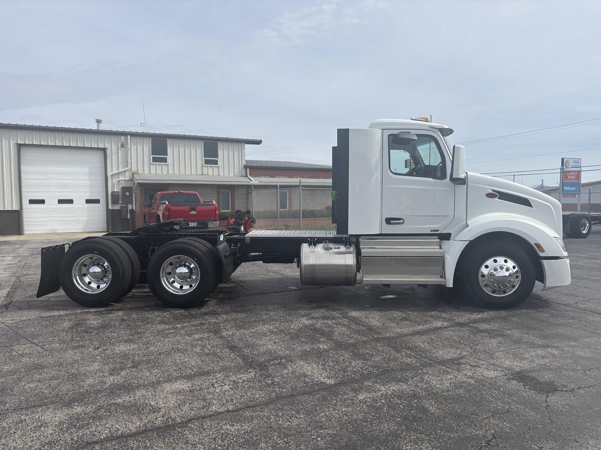 2027 Peterbilt 579 - image 7