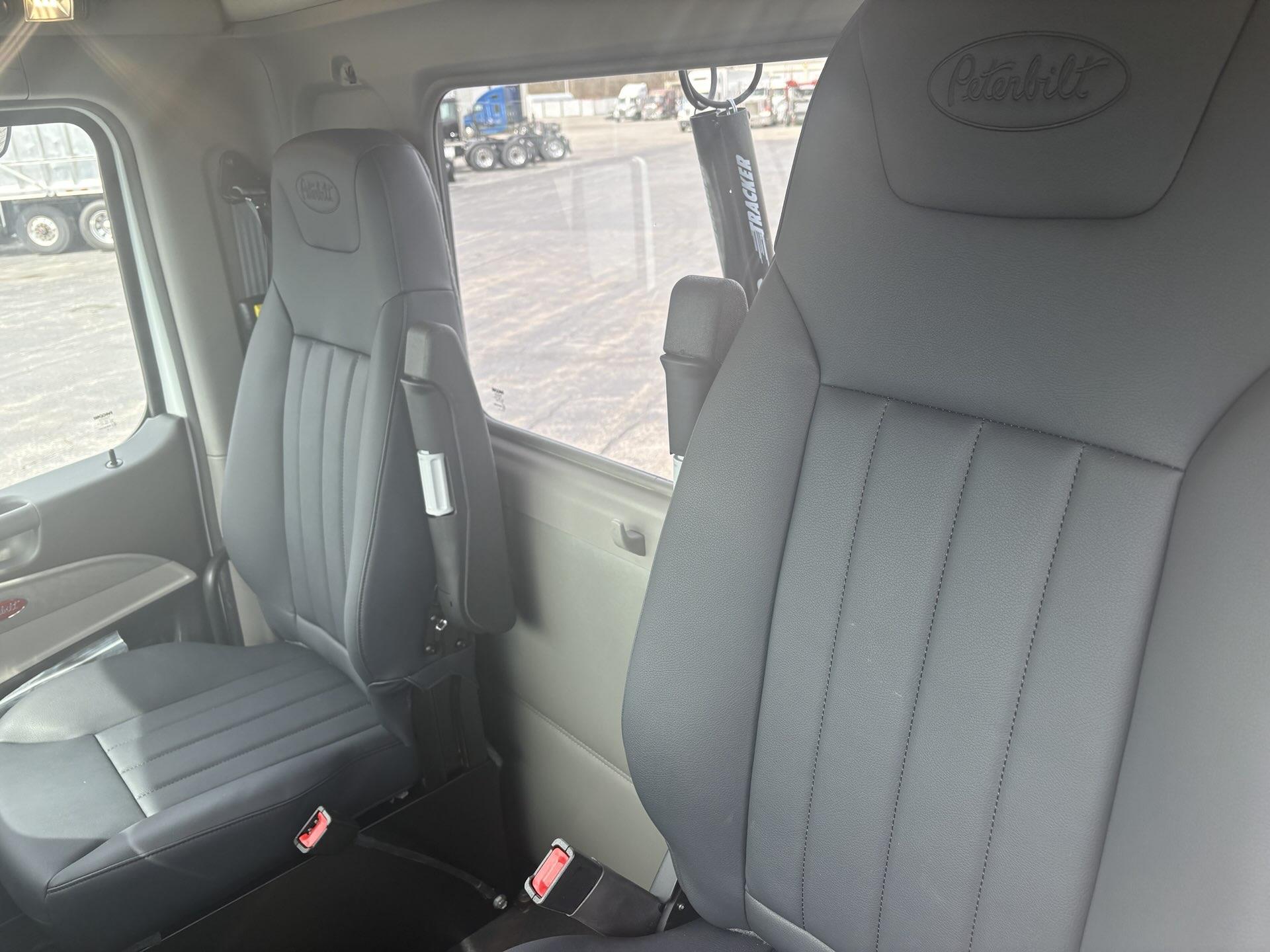 2027 Peterbilt 579 - image 11