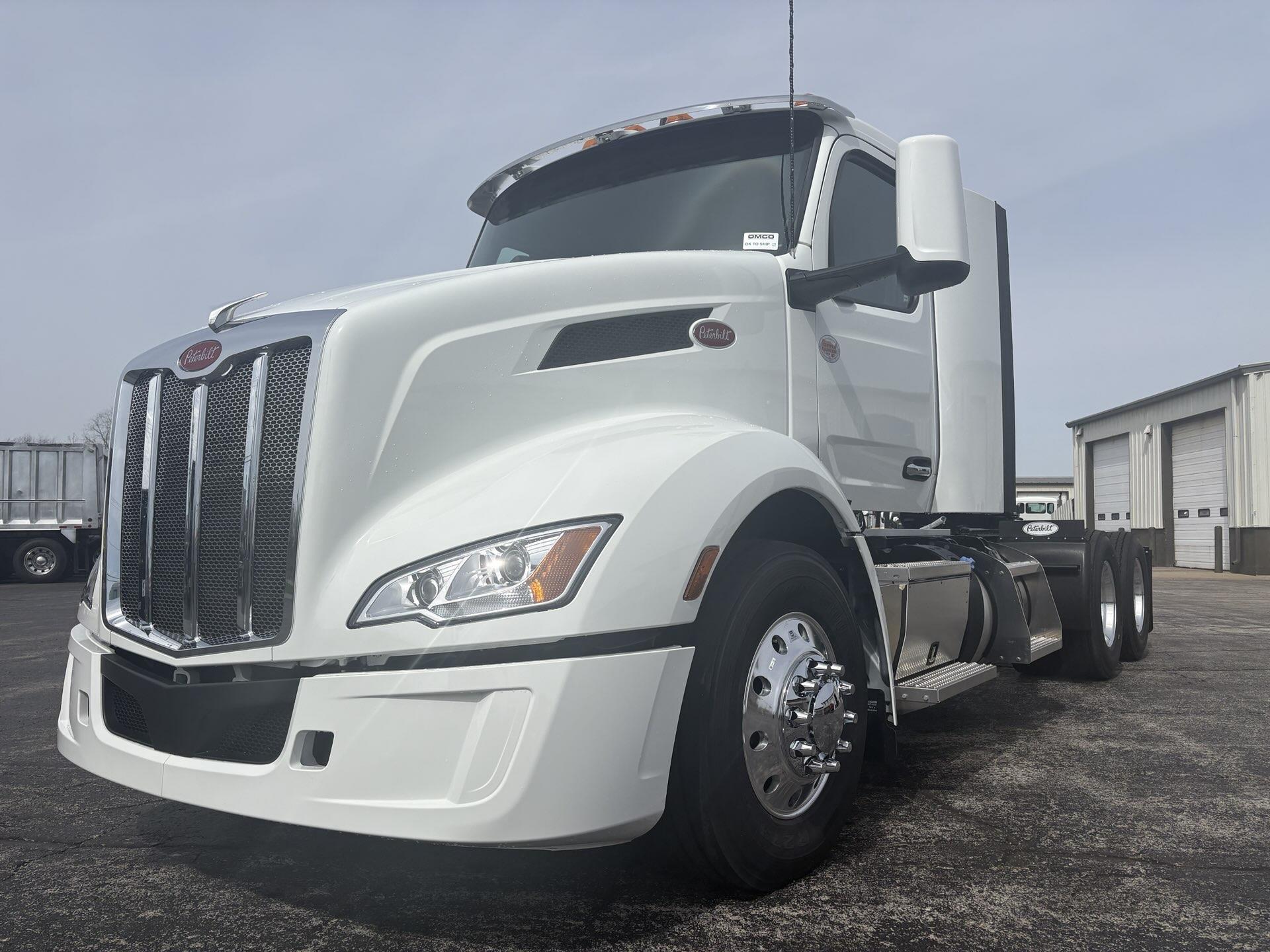 2027 Peterbilt 579 - image 2