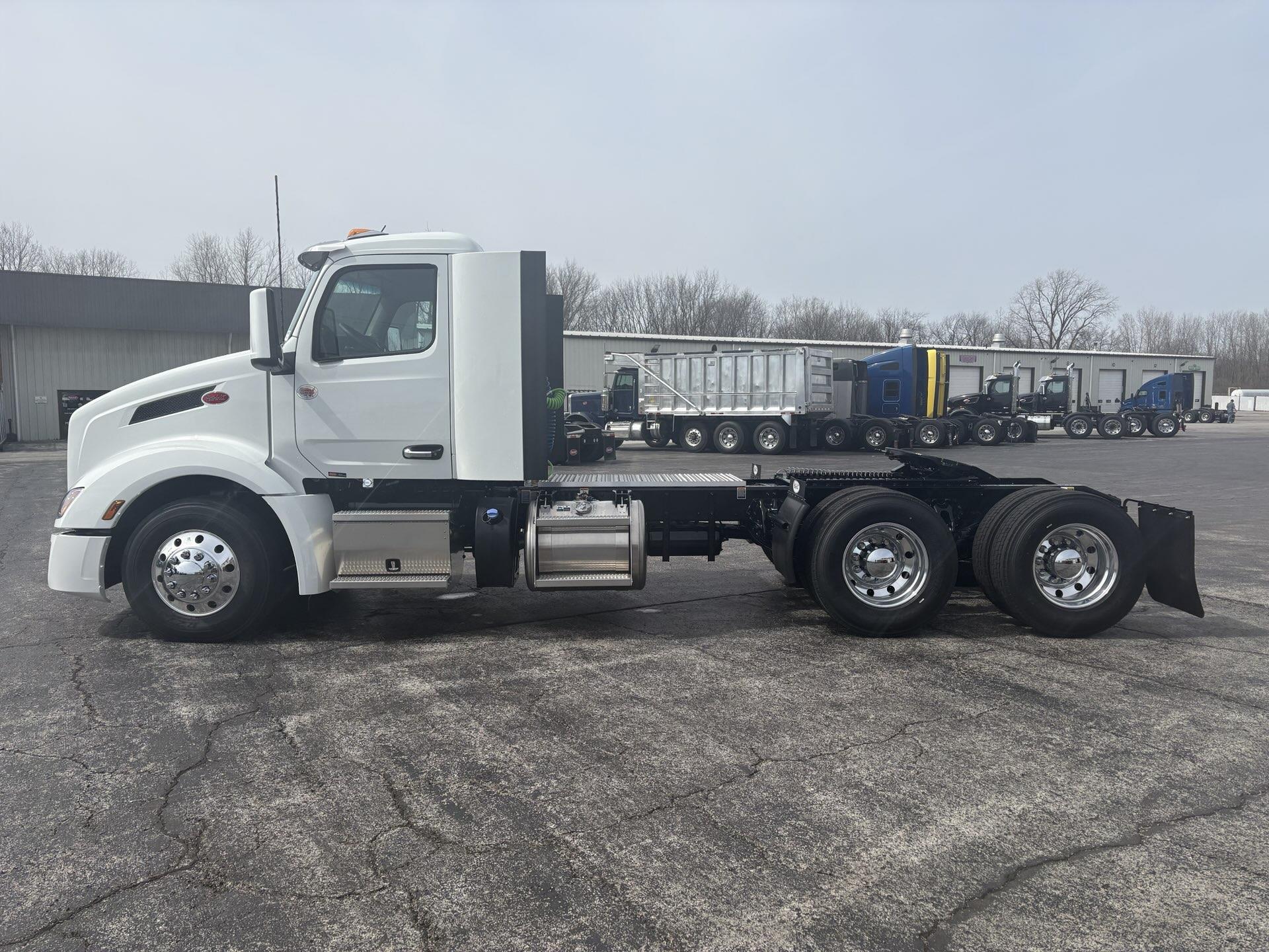 2027 Peterbilt 579 - image 4