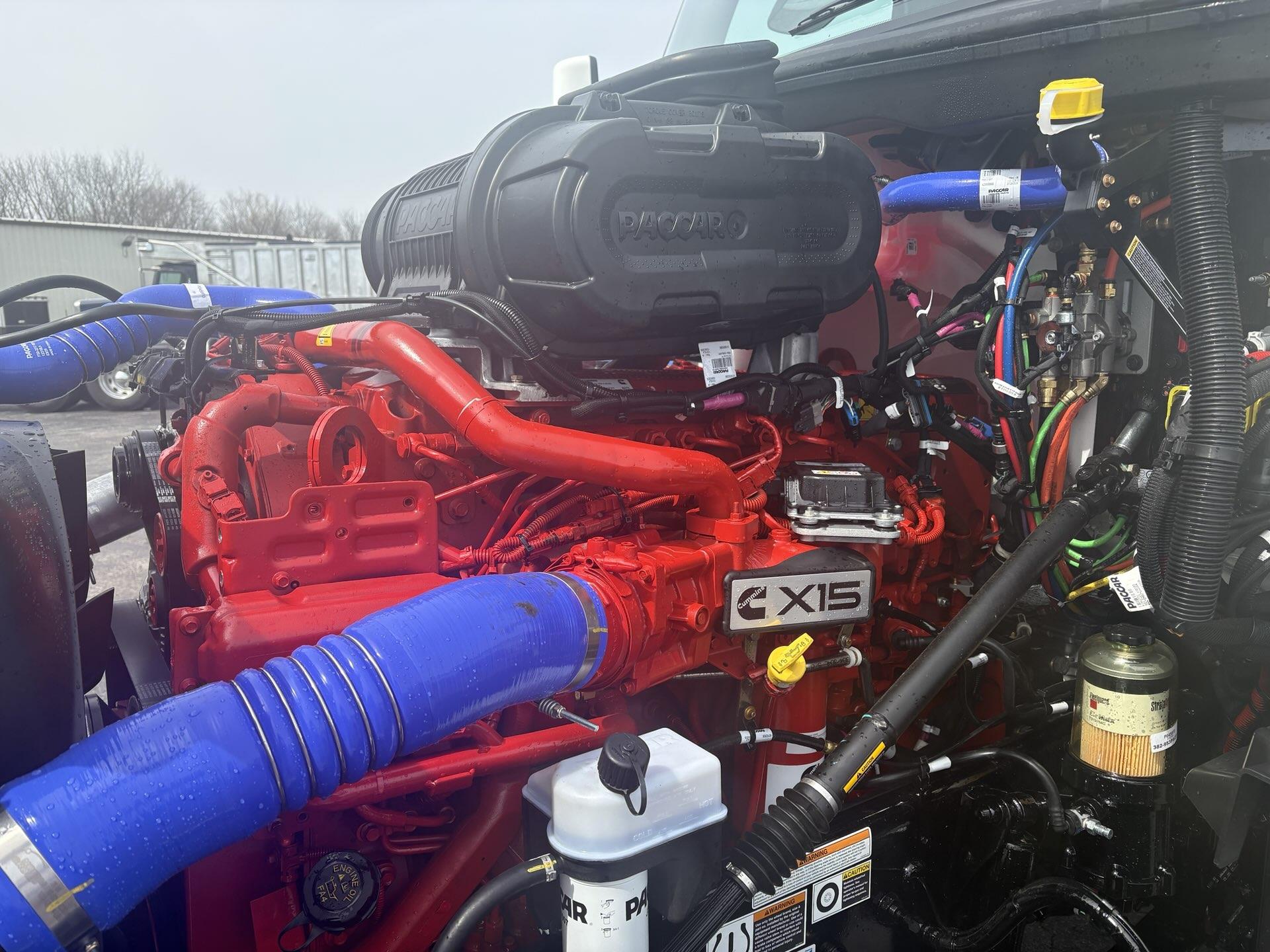 2027 Peterbilt 579 - image 8