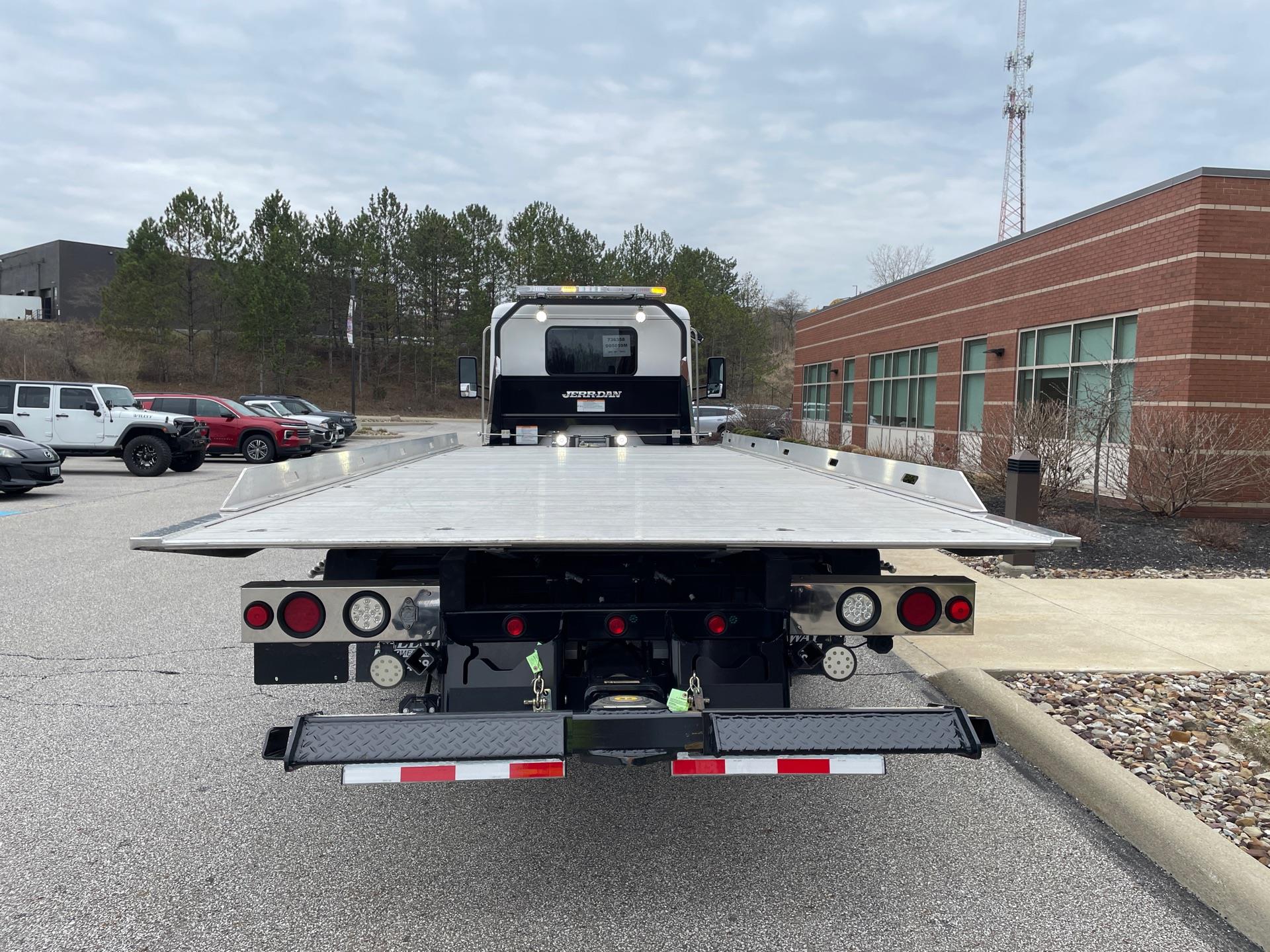 2025 Peterbilt 536 - image 3