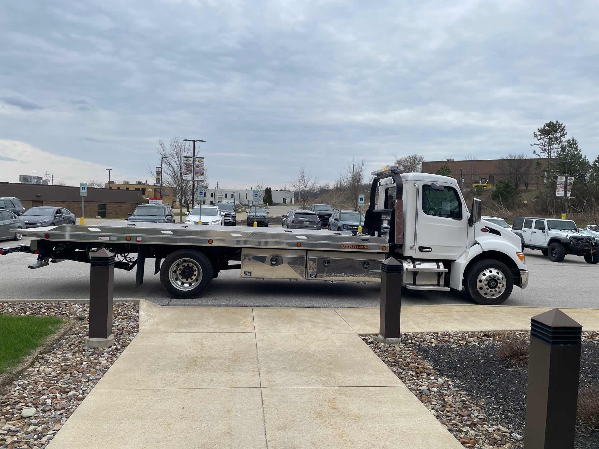 2025 Peterbilt 536 - image 4