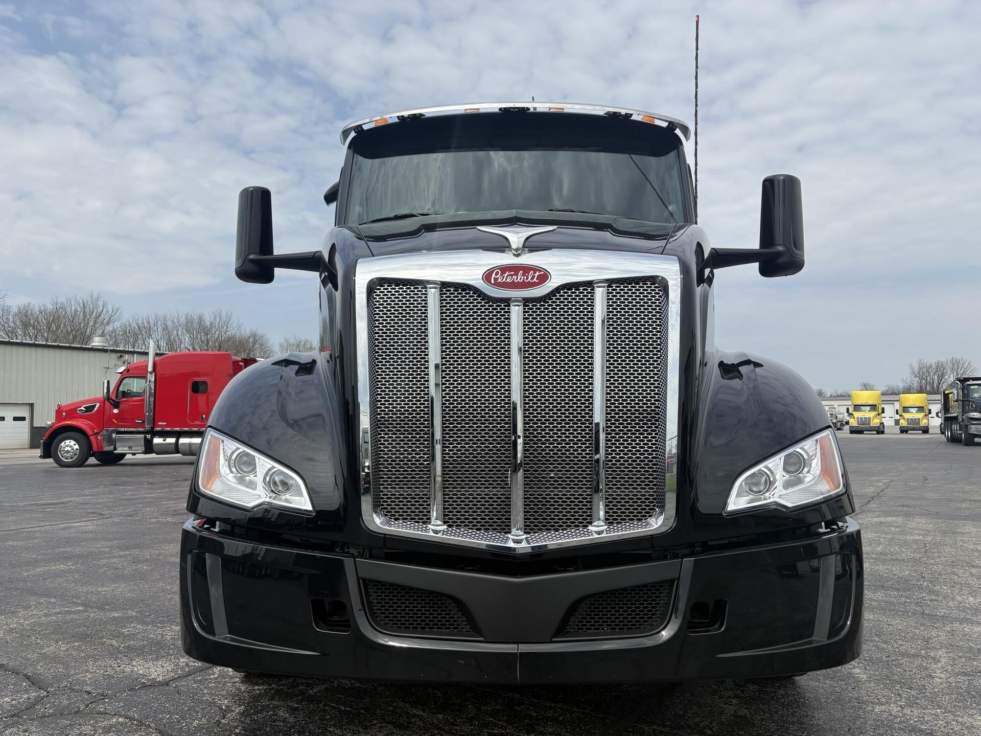 2027 Peterbilt 579 - image 3