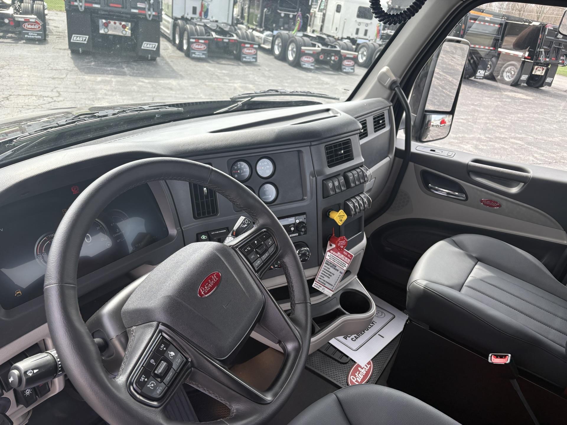 2027 Peterbilt 579 - image 10