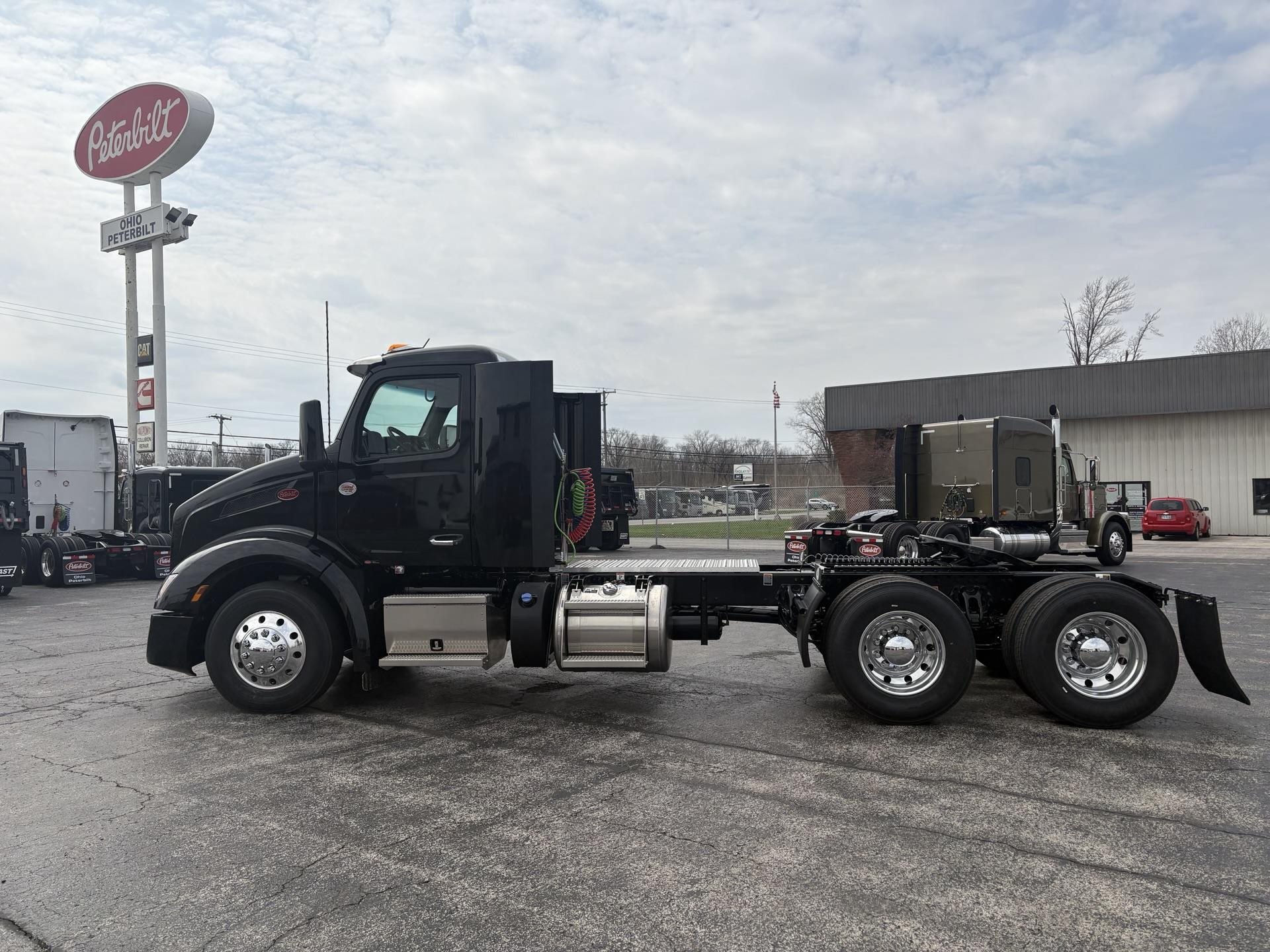 2027 Peterbilt 579 - image 4