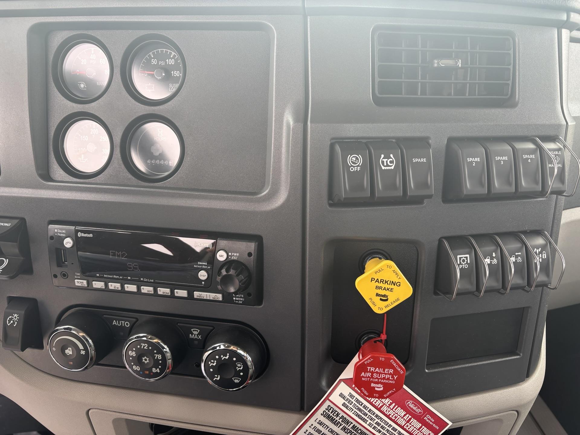 2027 Peterbilt 579 - image 12