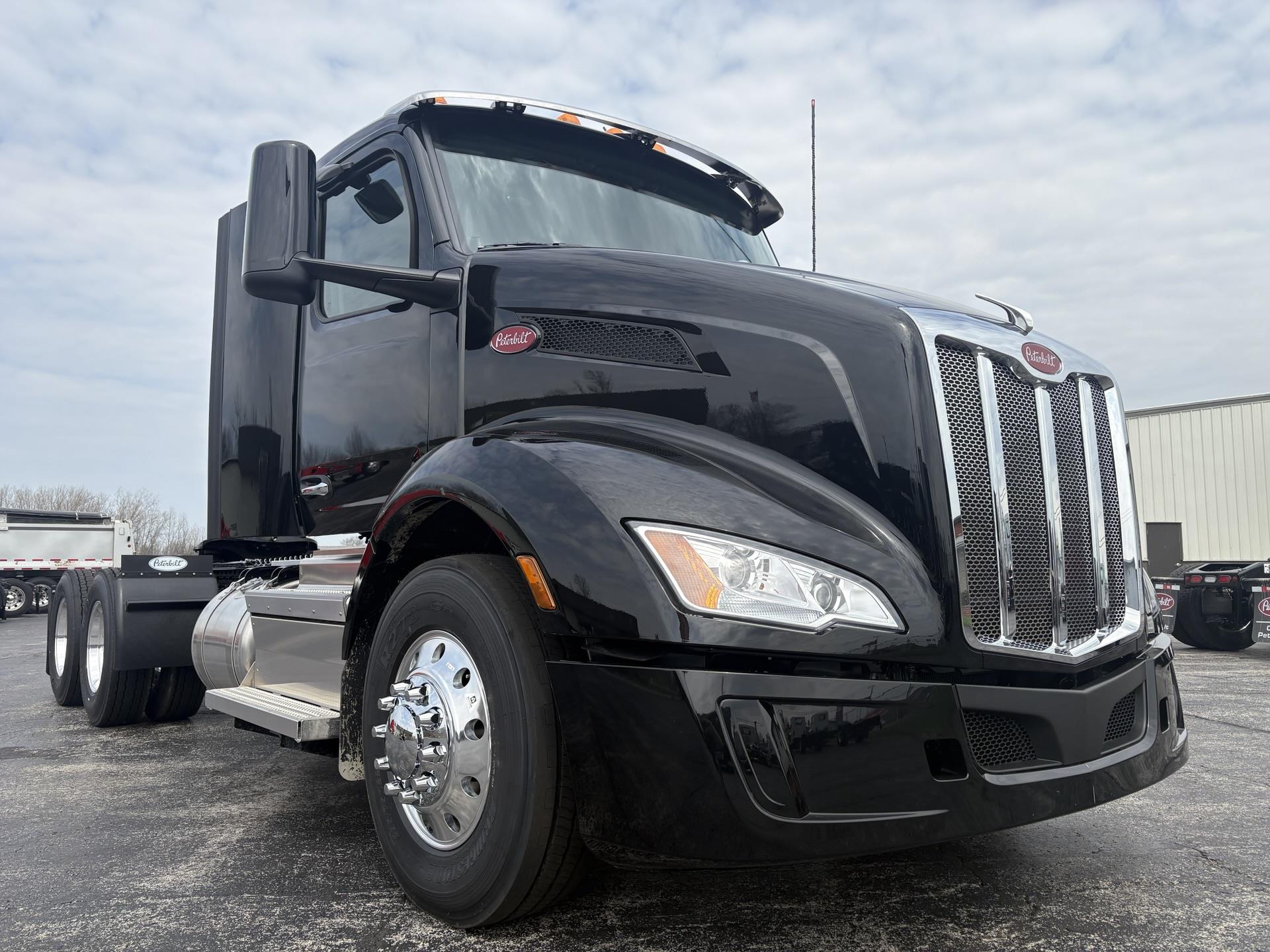 2027 Peterbilt 579 - image 2