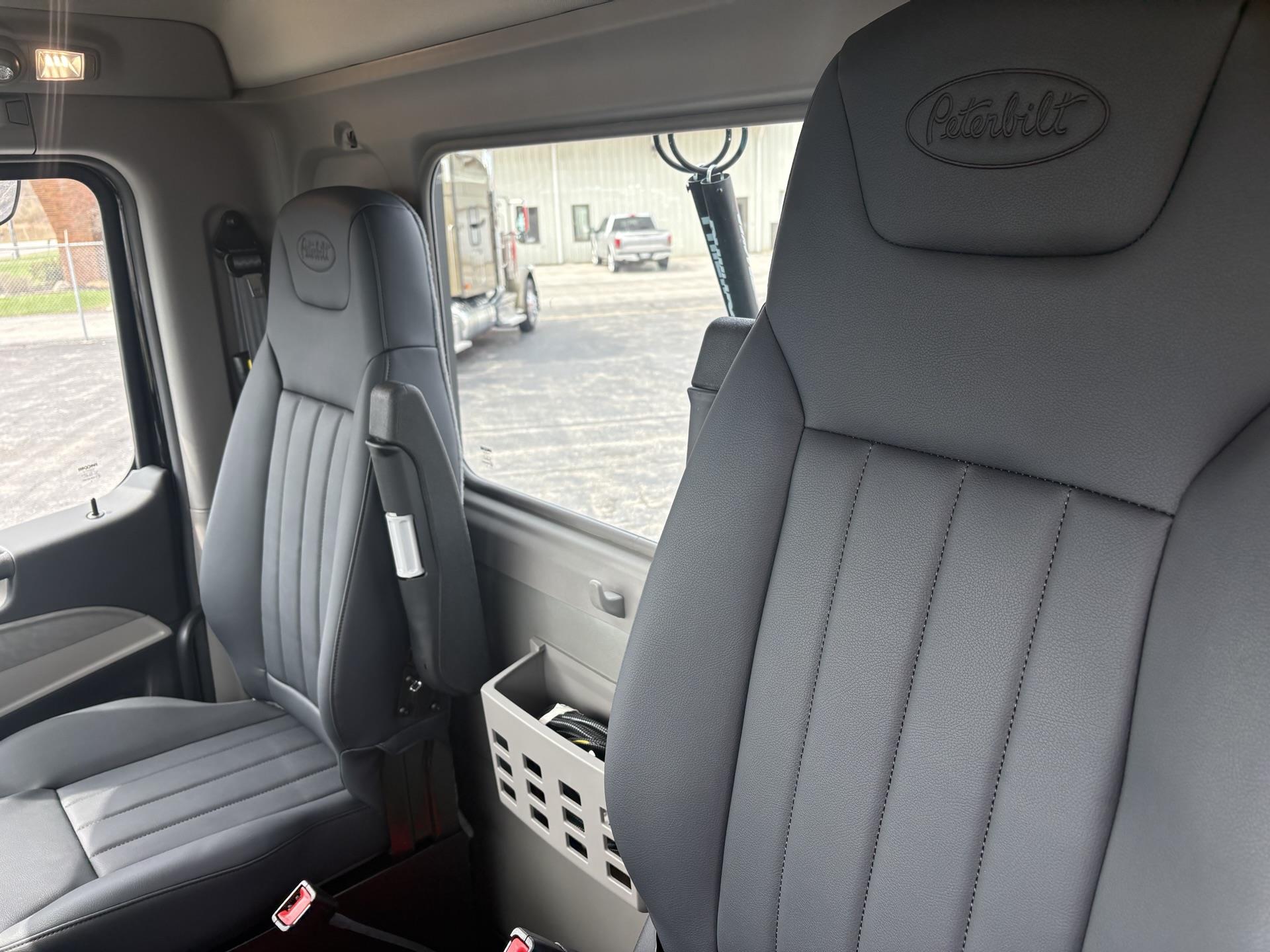 2027 Peterbilt 579 - image 11