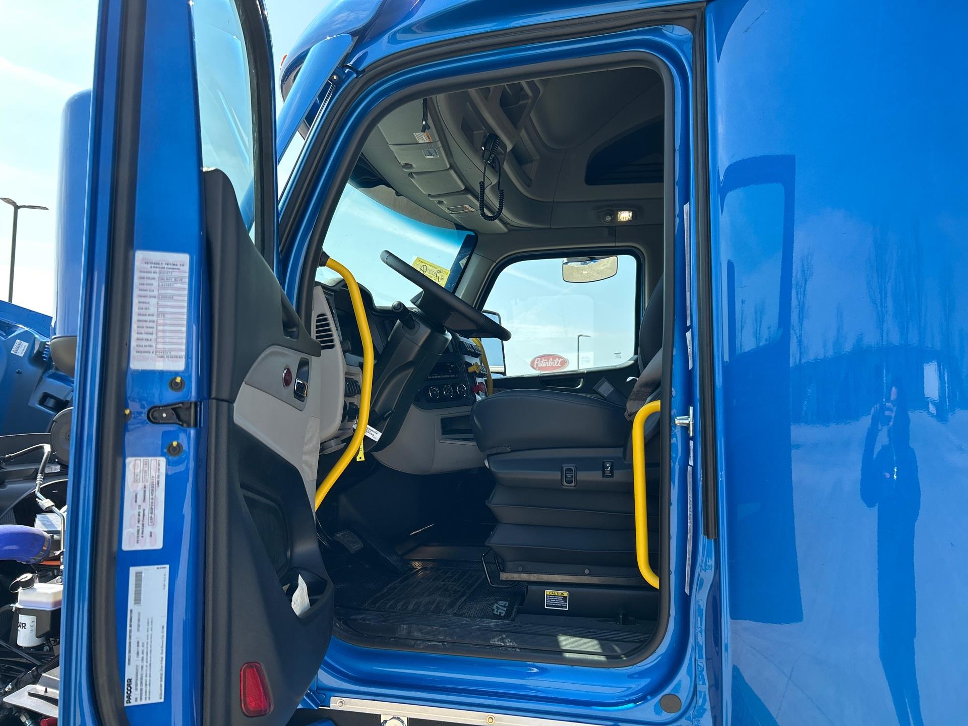 2027 Peterbilt 579 - image 8