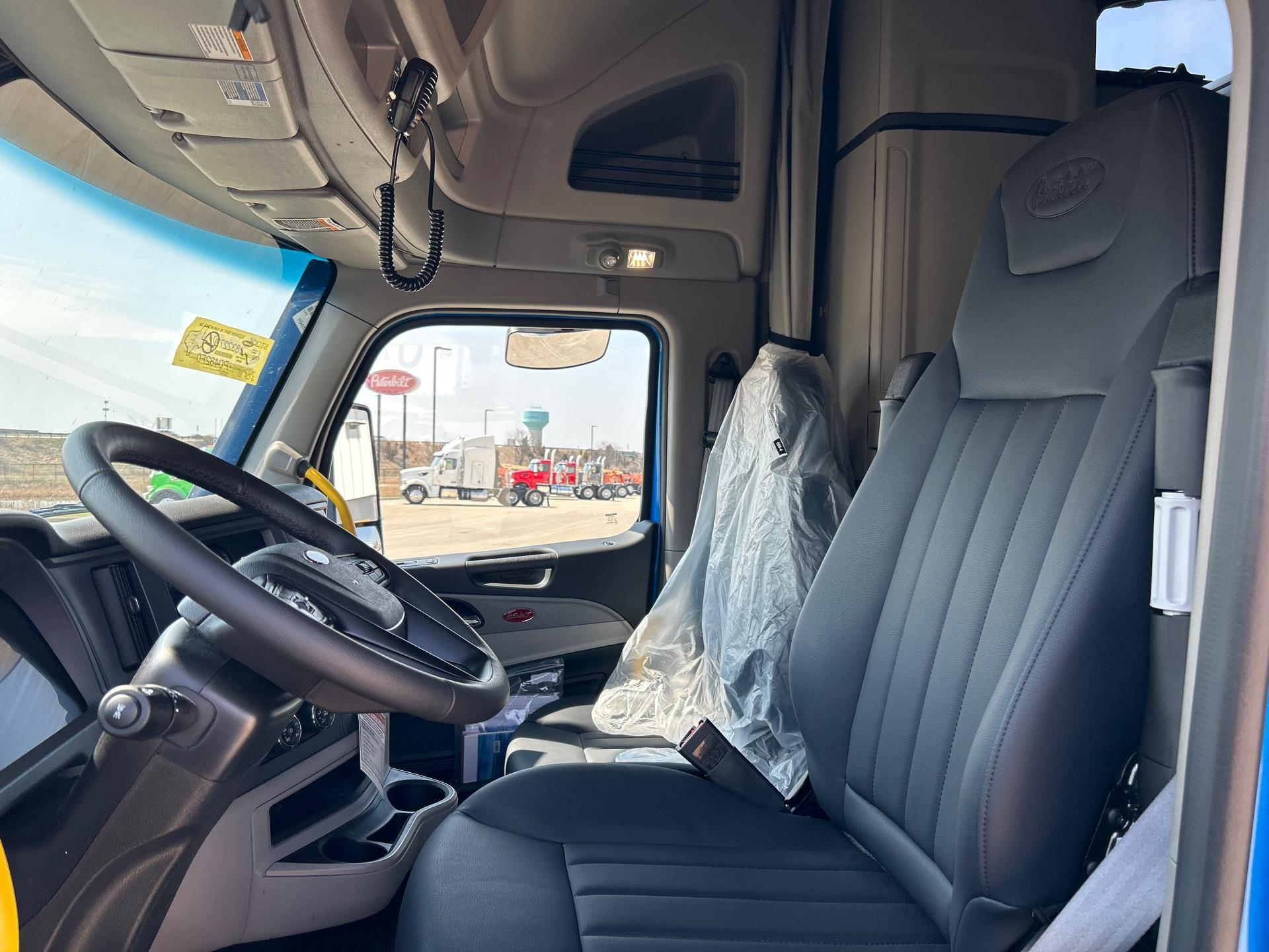 2027 Peterbilt 579 - image 9