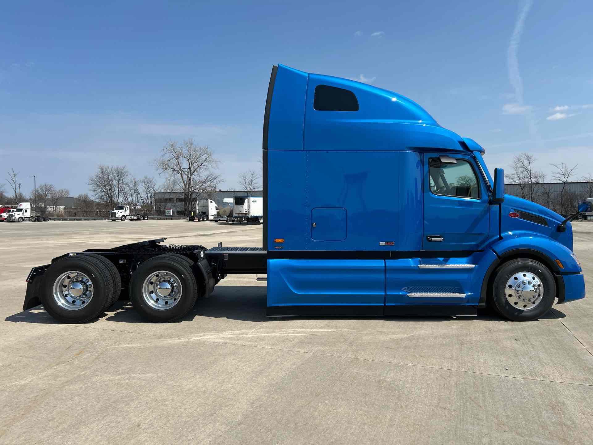 2027 Peterbilt 579 - image 4