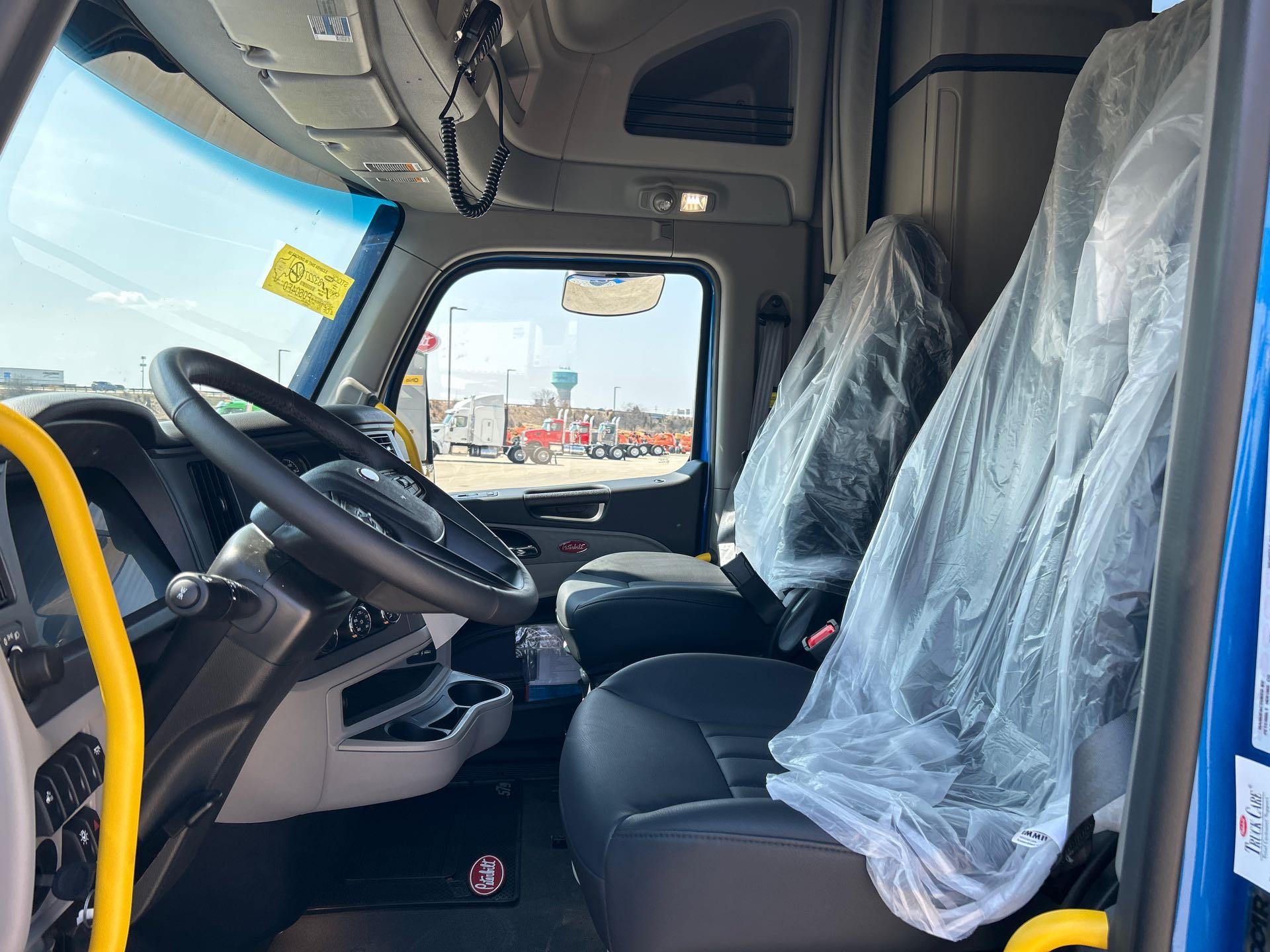 2027 Peterbilt 579 - image 9