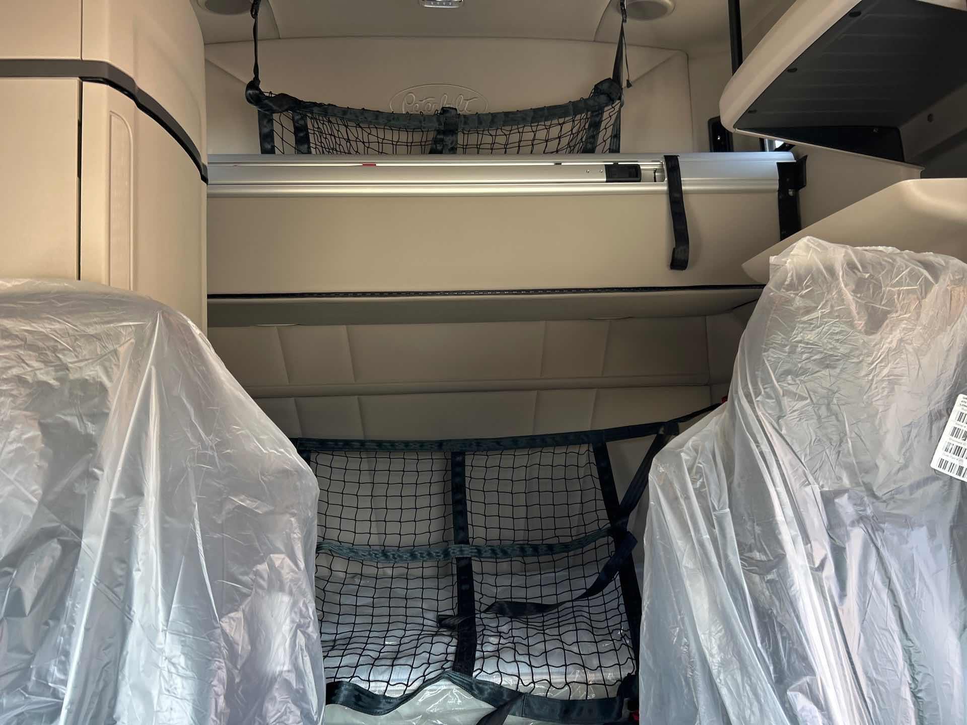 2027 Peterbilt 579 - image 11