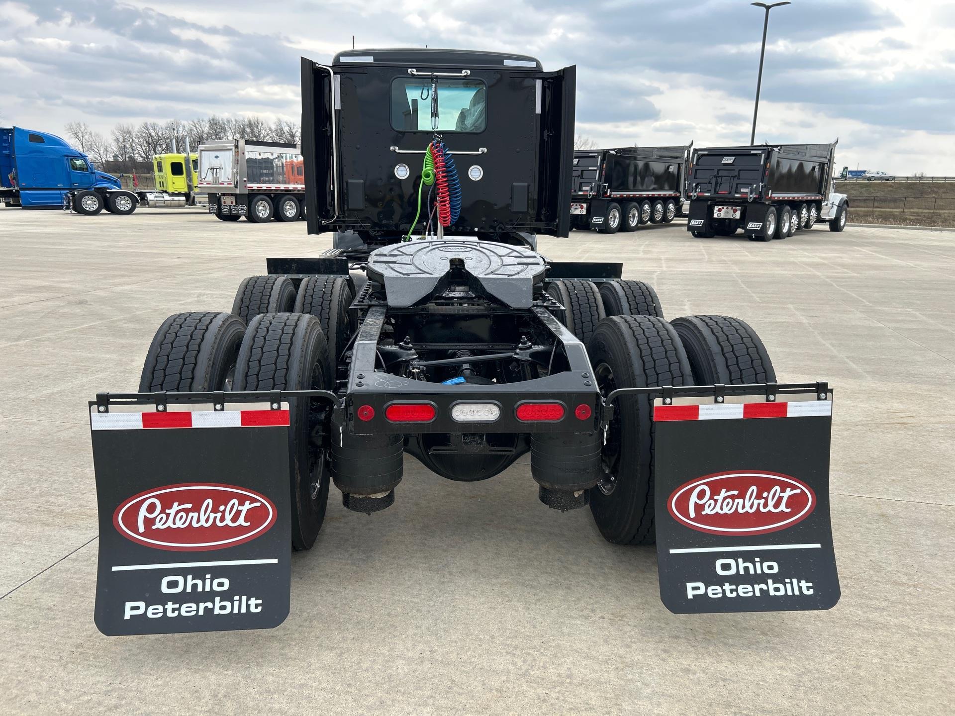 2027 Peterbilt 579 - image 3