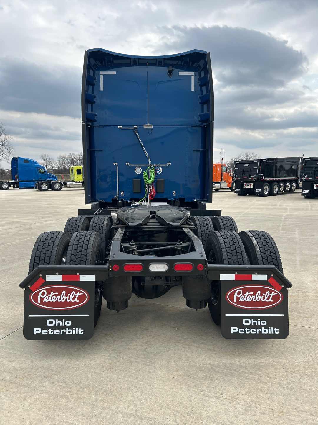 2027 Peterbilt 579 - image 3