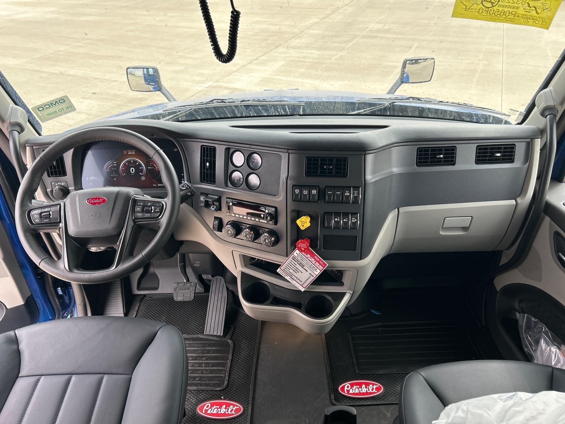 2027 Peterbilt 579 - image 9