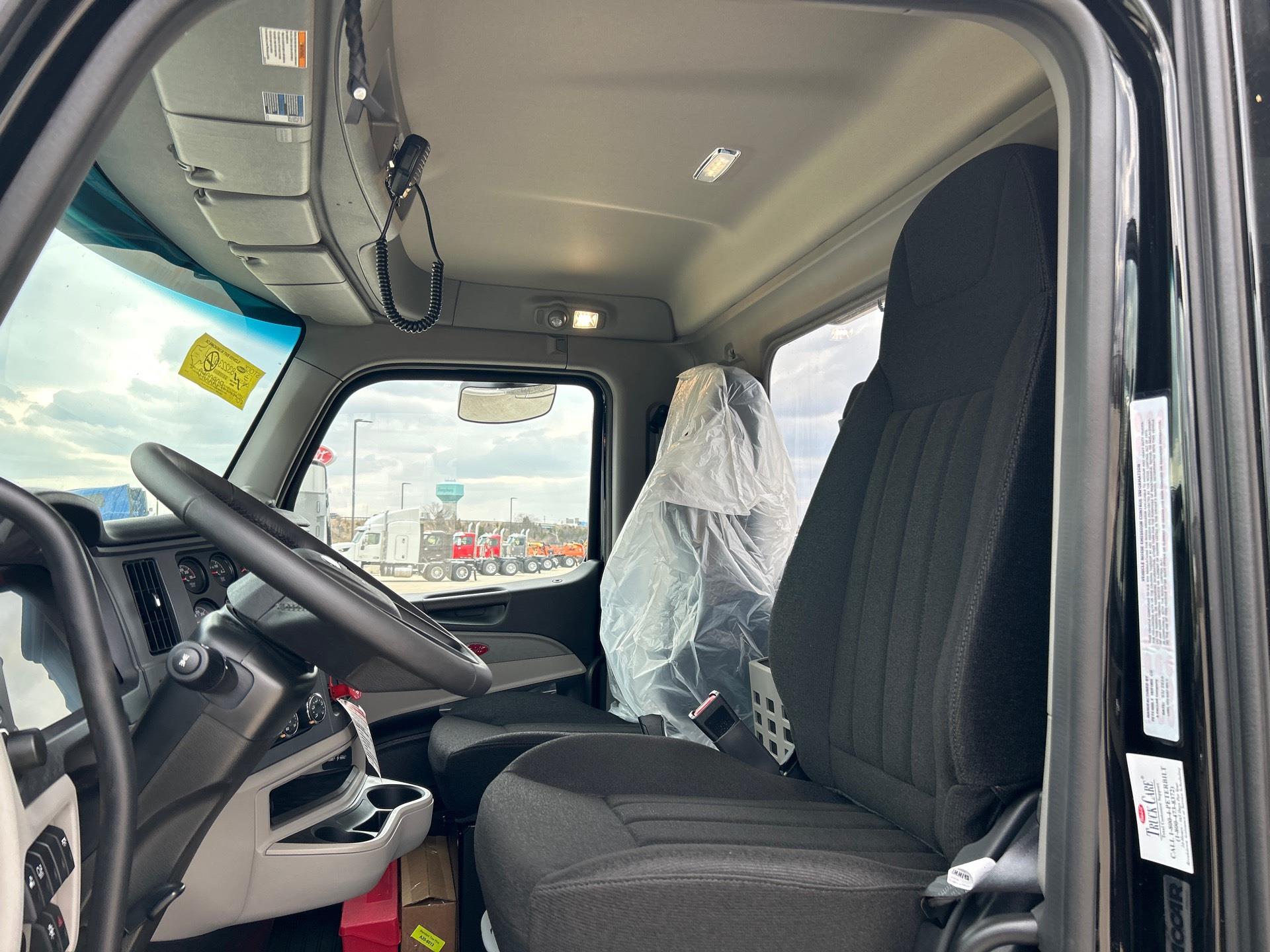 2027 Peterbilt 567 - image 8