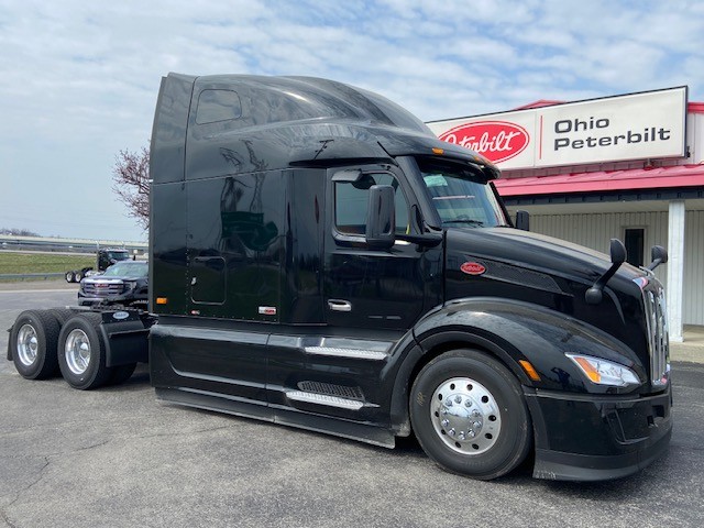 2027 Peterbilt 579 - image 2