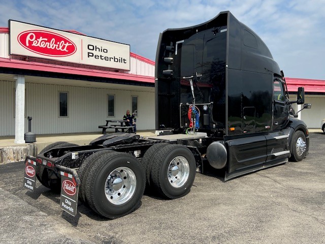 2027 Peterbilt 579 - image 3