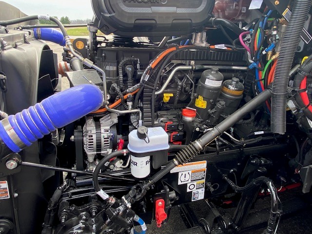 2027 Peterbilt 579 - image 9