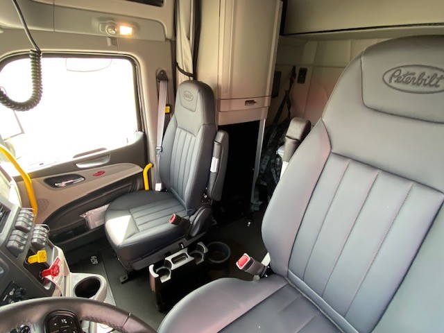 2027 Peterbilt 579 - image 12