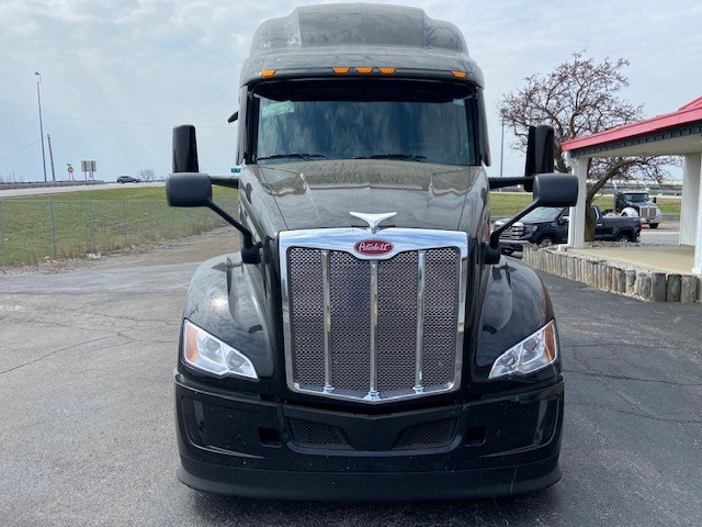 2027 Peterbilt 579 - image 14