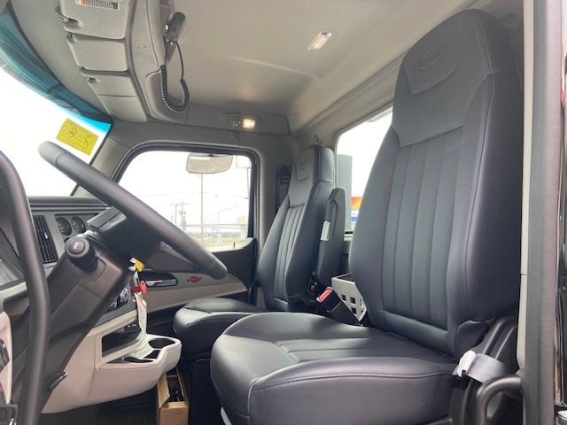 2027 Peterbilt 579 - image 6