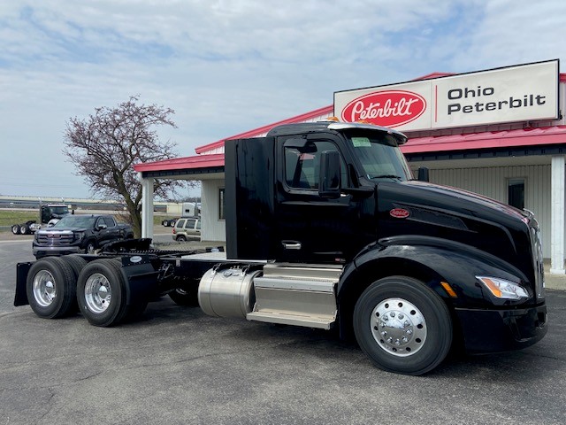 2027 Peterbilt 579 - image 2