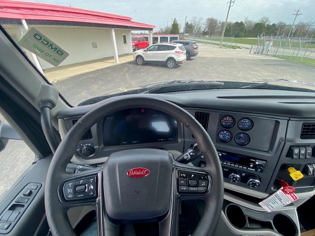 2027 Peterbilt 579 - image 15