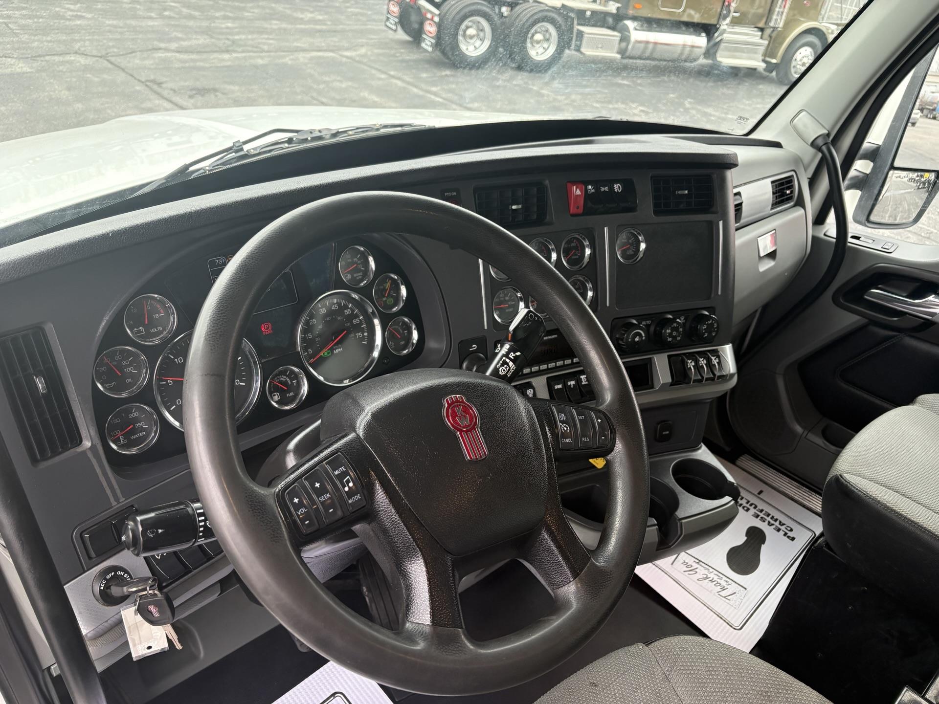 2022 Kenworth T880 - image 11