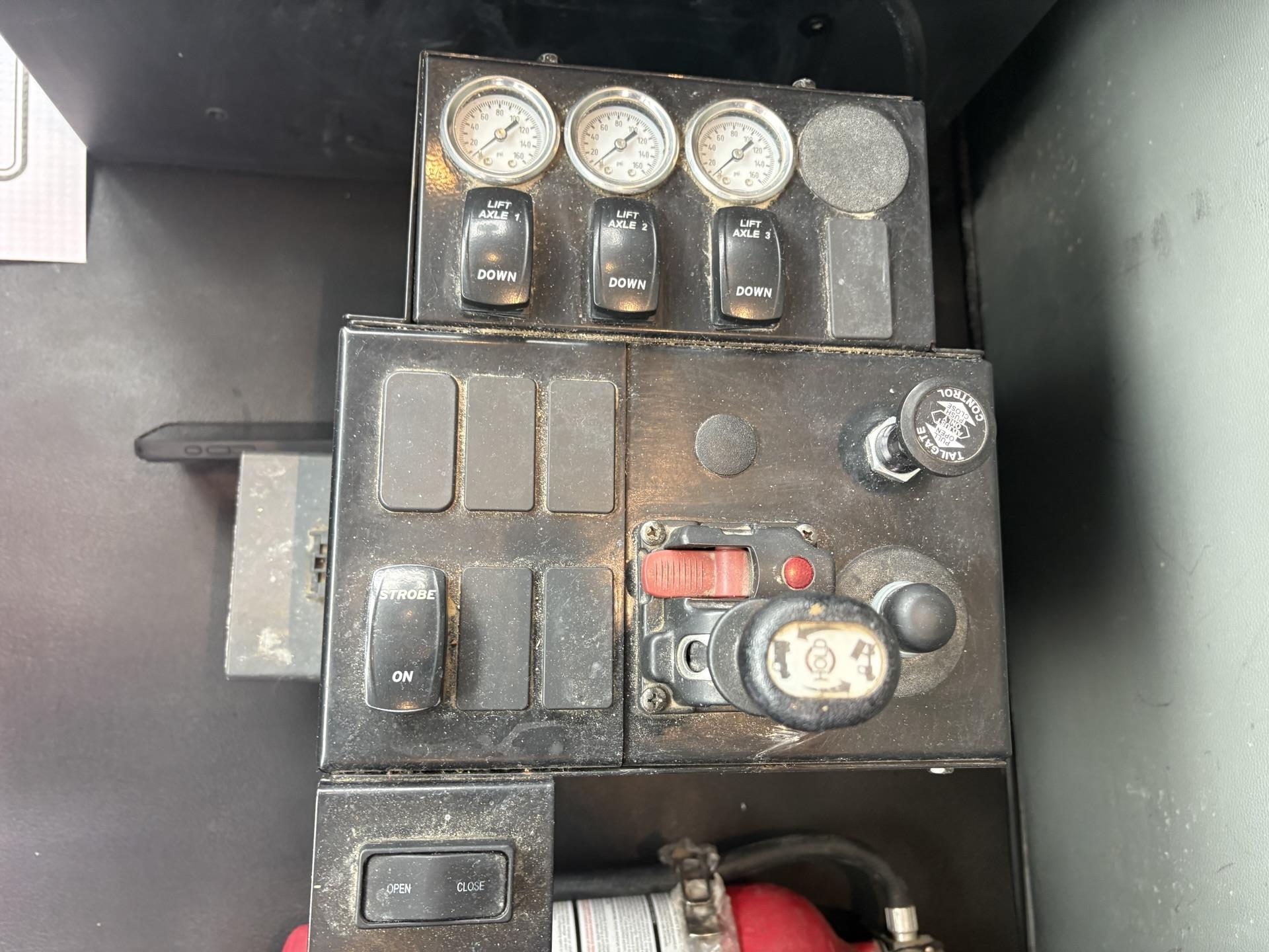 2022 Kenworth T880 - image 13