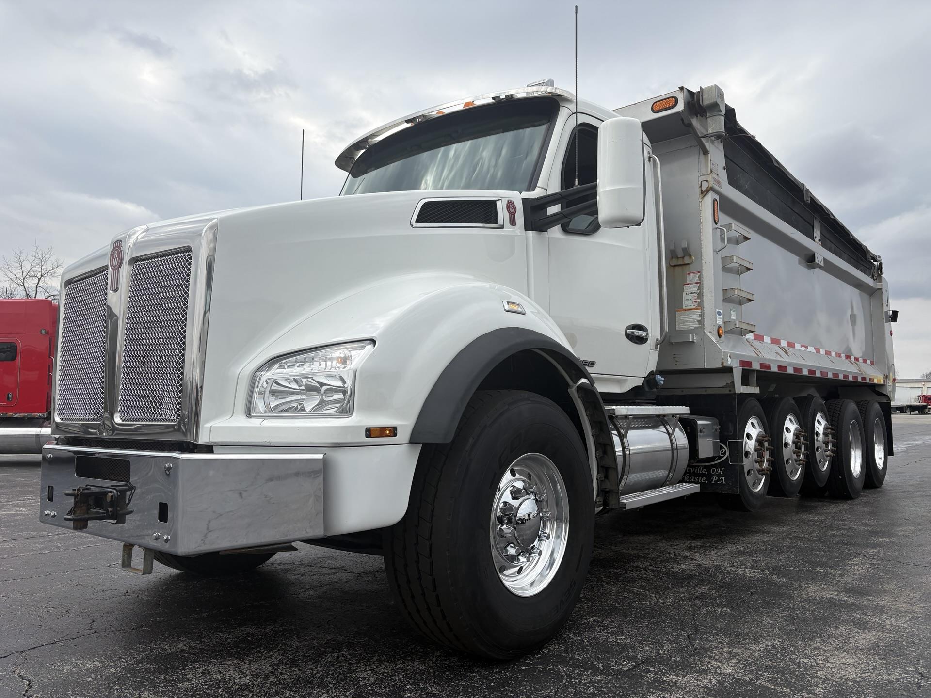 2022 Kenworth T880 - image 2