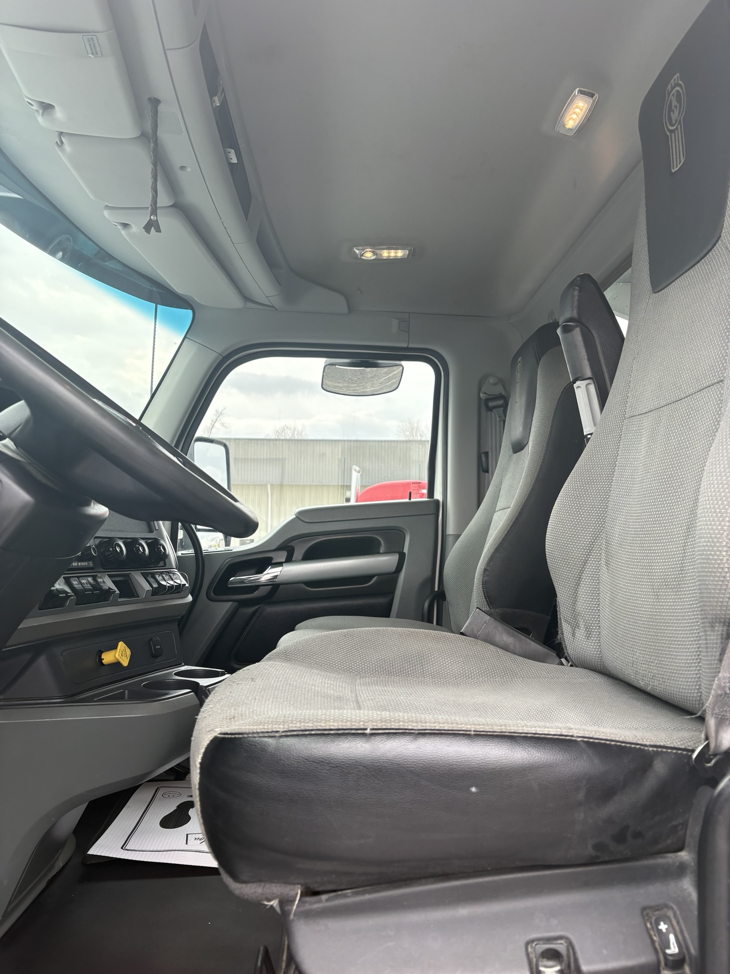 2022 Kenworth T880 - image 10