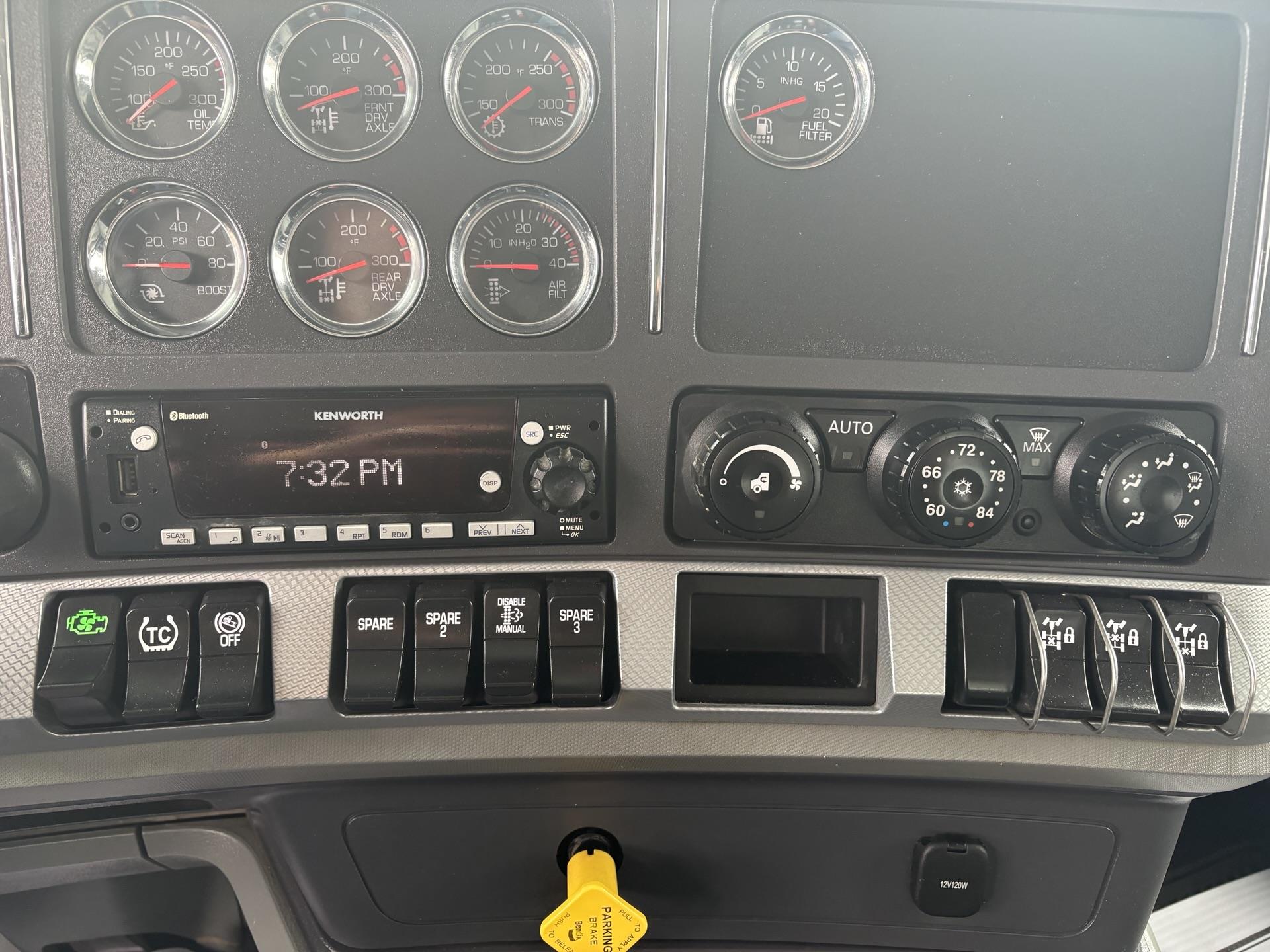 2022 Kenworth T880 - image 15