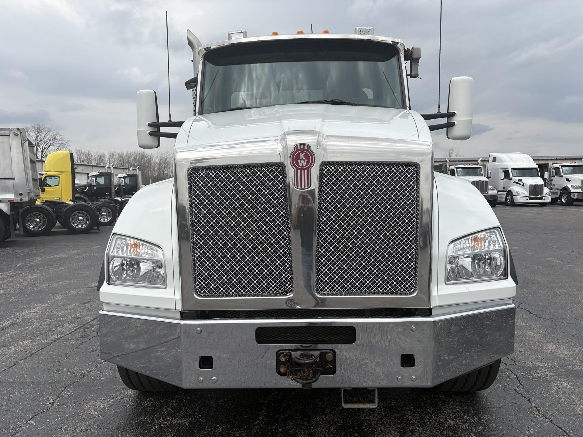 2022 Kenworth T880 - image 3