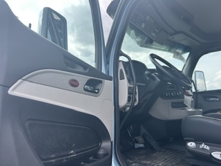 2025 Peterbilt 567 - image 13
