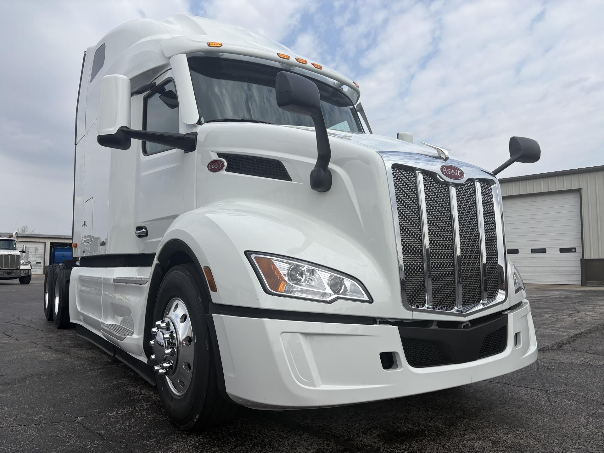2027 Peterbilt 579 - image 2