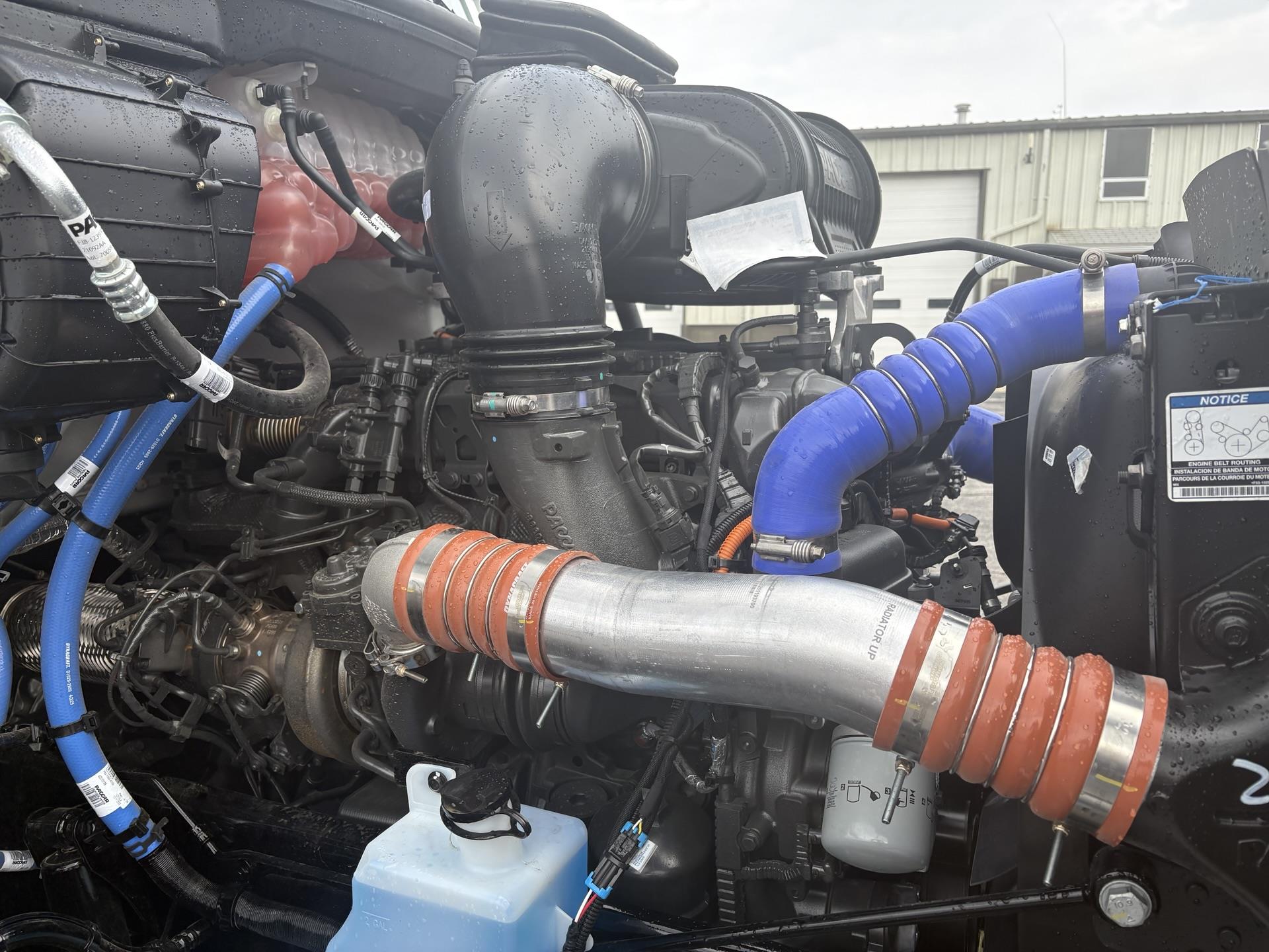 2027 Peterbilt 579 - image 9