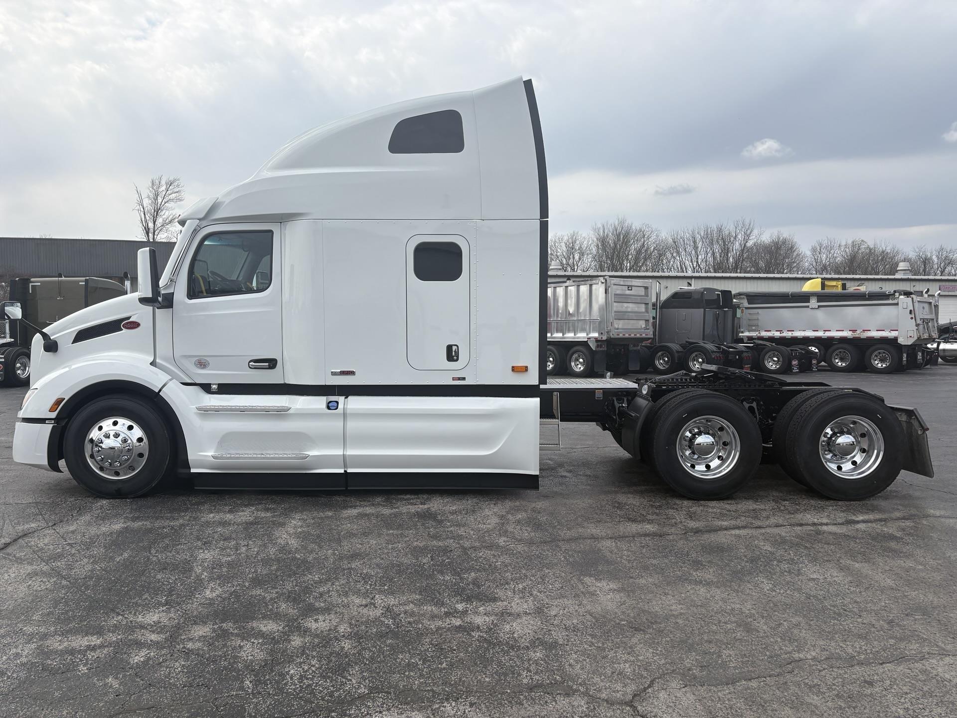 2027 Peterbilt 579 - image 4