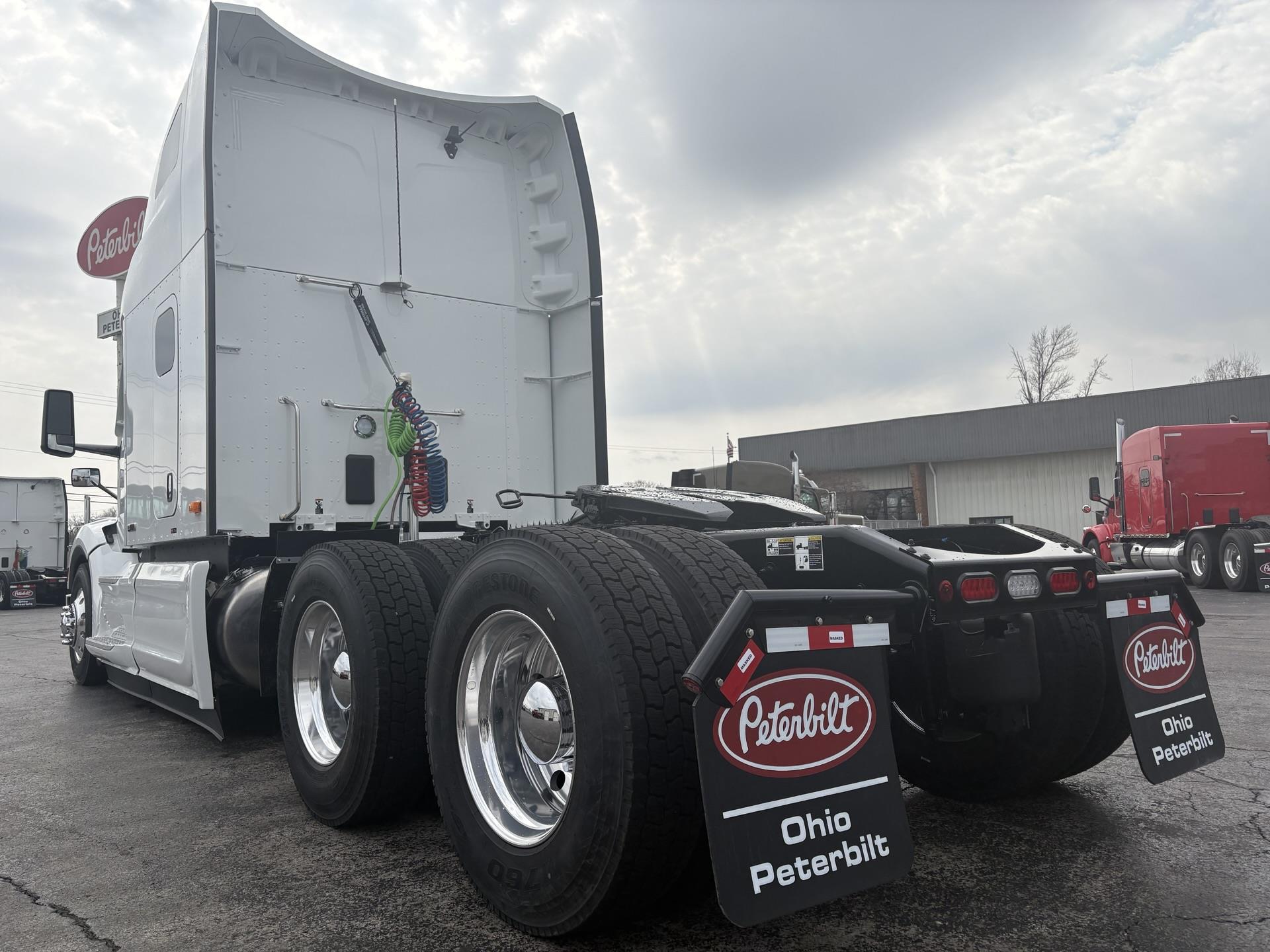 2027 Peterbilt 579 - image 5